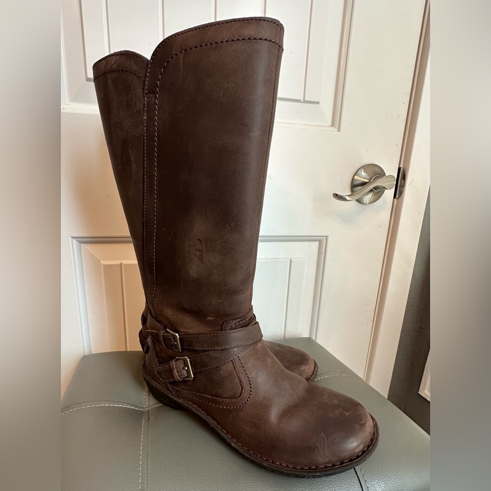 UGG Woman’s Rosen Roding Boots - Picture 2 of 8